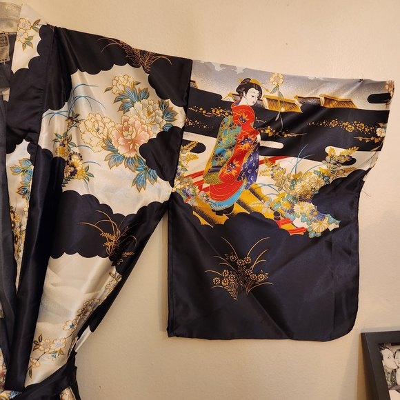 Oriental Floral Kimono Black  Robe - Picture 14 of 14